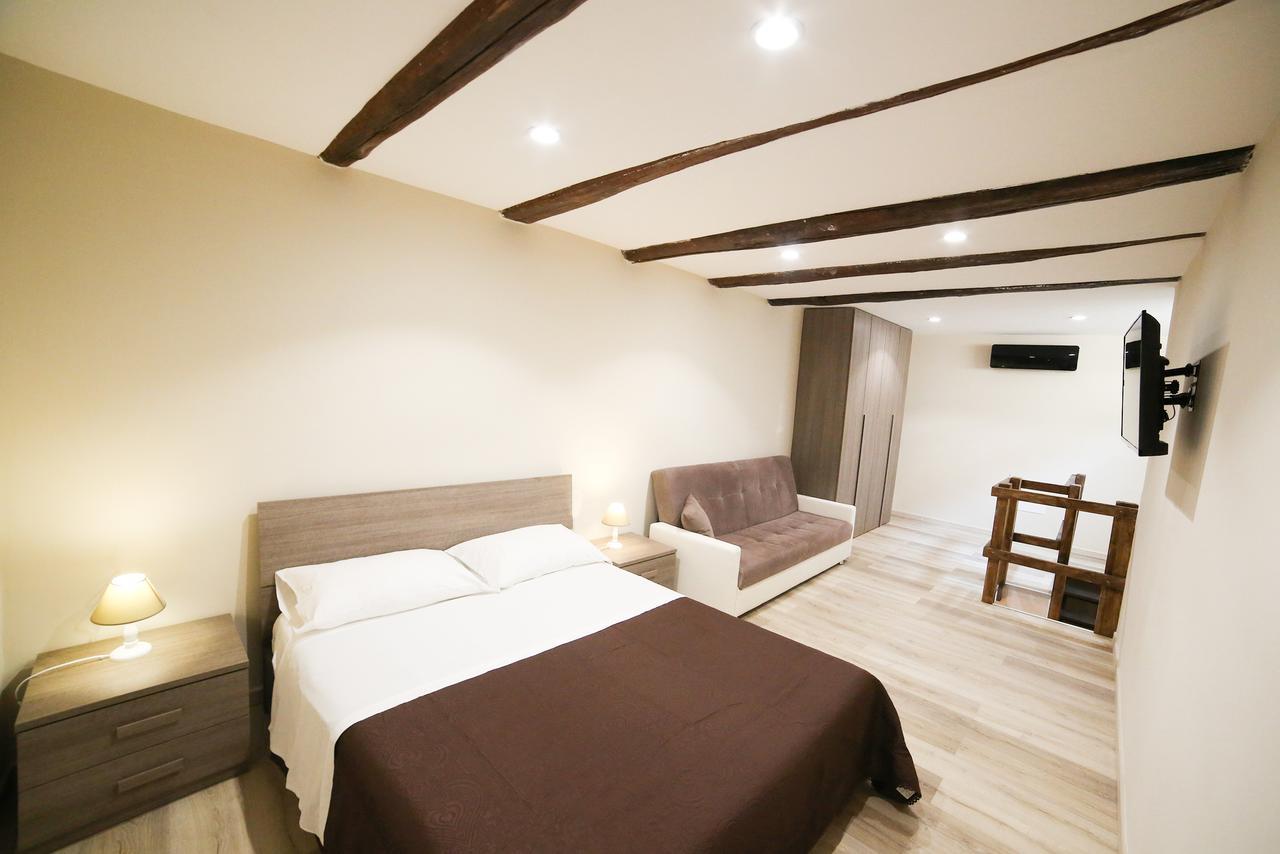 לינה וארוחת בוקר נאפולי Casa Historical Center מראה חיצוני תמונה